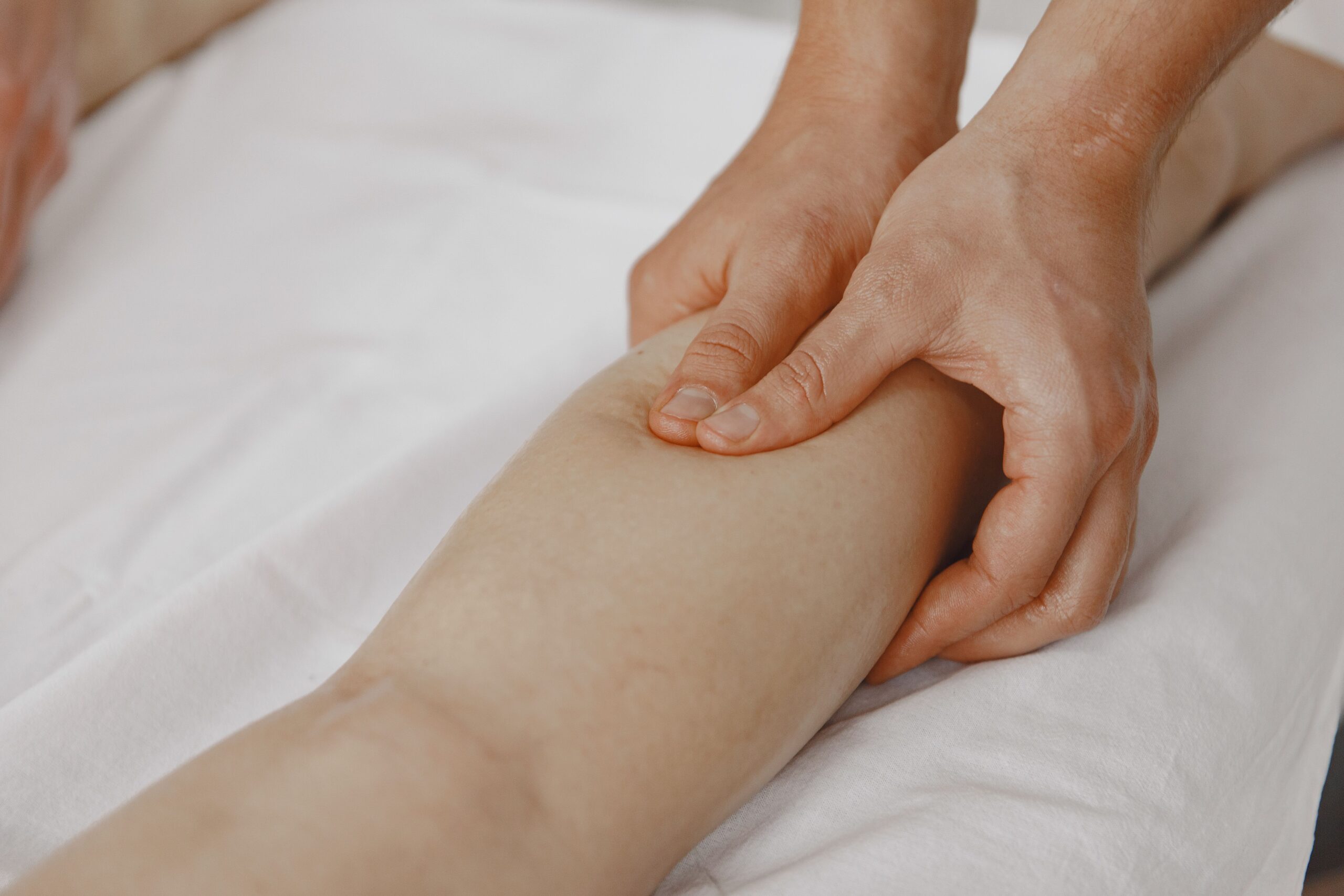 Massaggio linfodrenante alle gambe eseguito in studio, Terapia del Benessere Grisignano di Zocco
